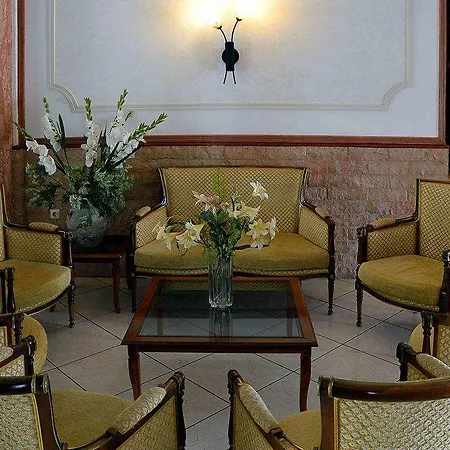 Cnic Gemini Hotel Mesongí